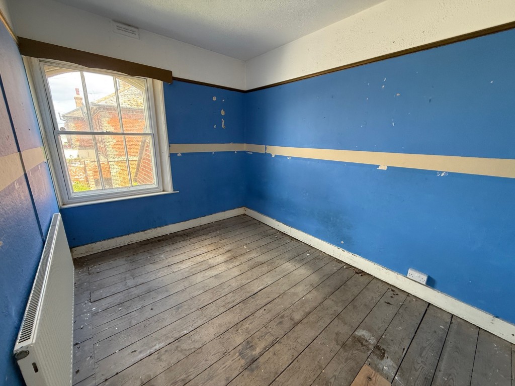 Lot: 110 - THREE-BEDROOM END-TERRACE COTTAGE FOR IMPROVEMENT - Bedroom 2 with window to fromt